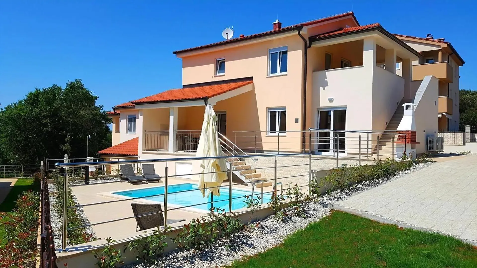 Tolles Ferienhaus In Banjole Mit Privatem Pool contacts