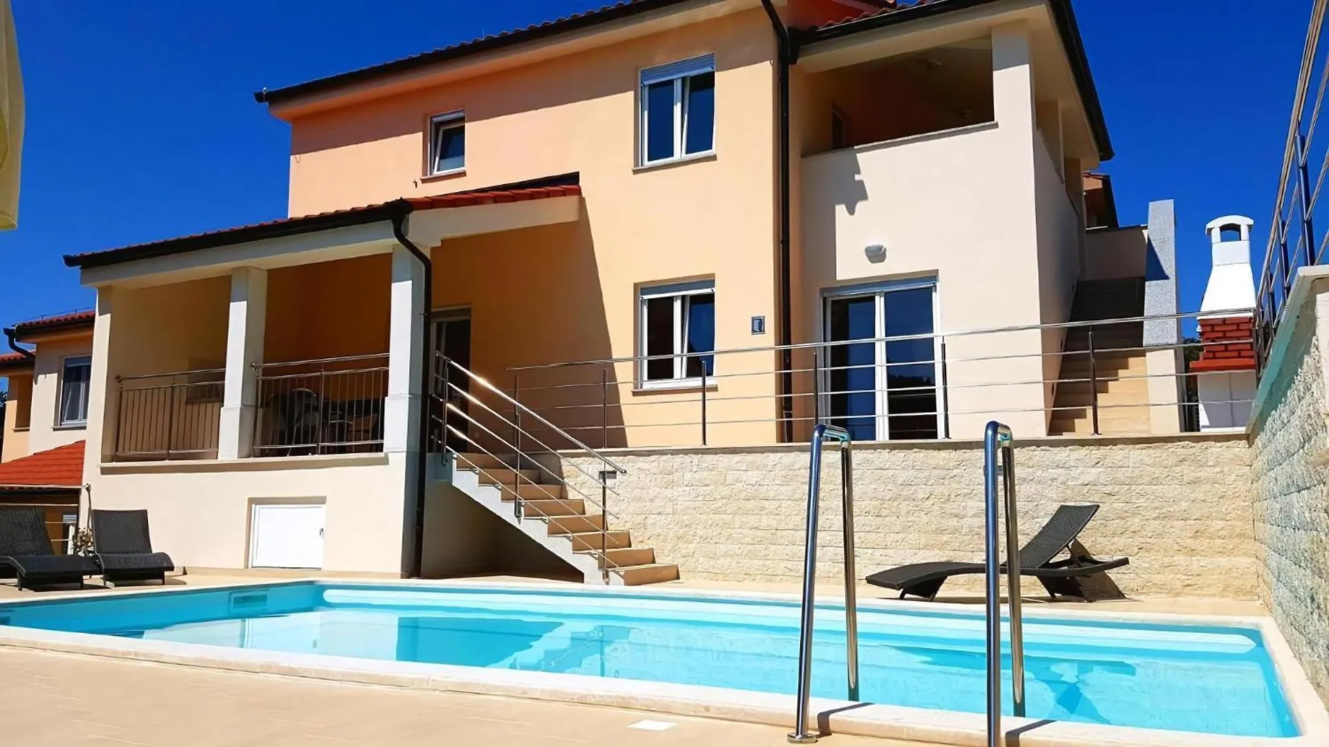 Tolles Ferienhaus In Banjole Mit Privatem Pool